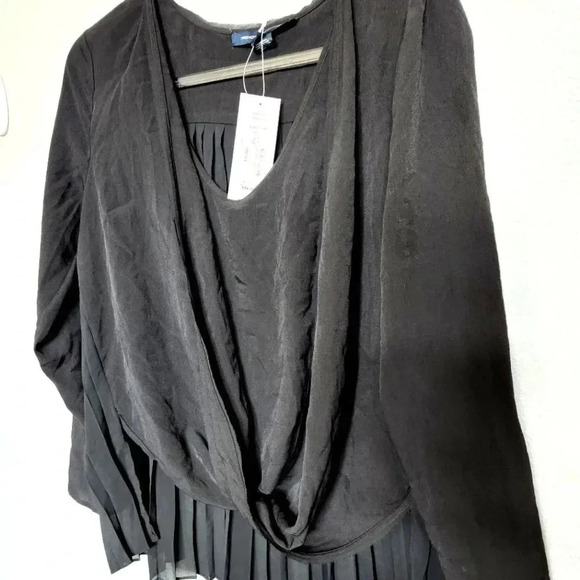 NWT Black pleaded surplice blouse - Picture 4 of 6